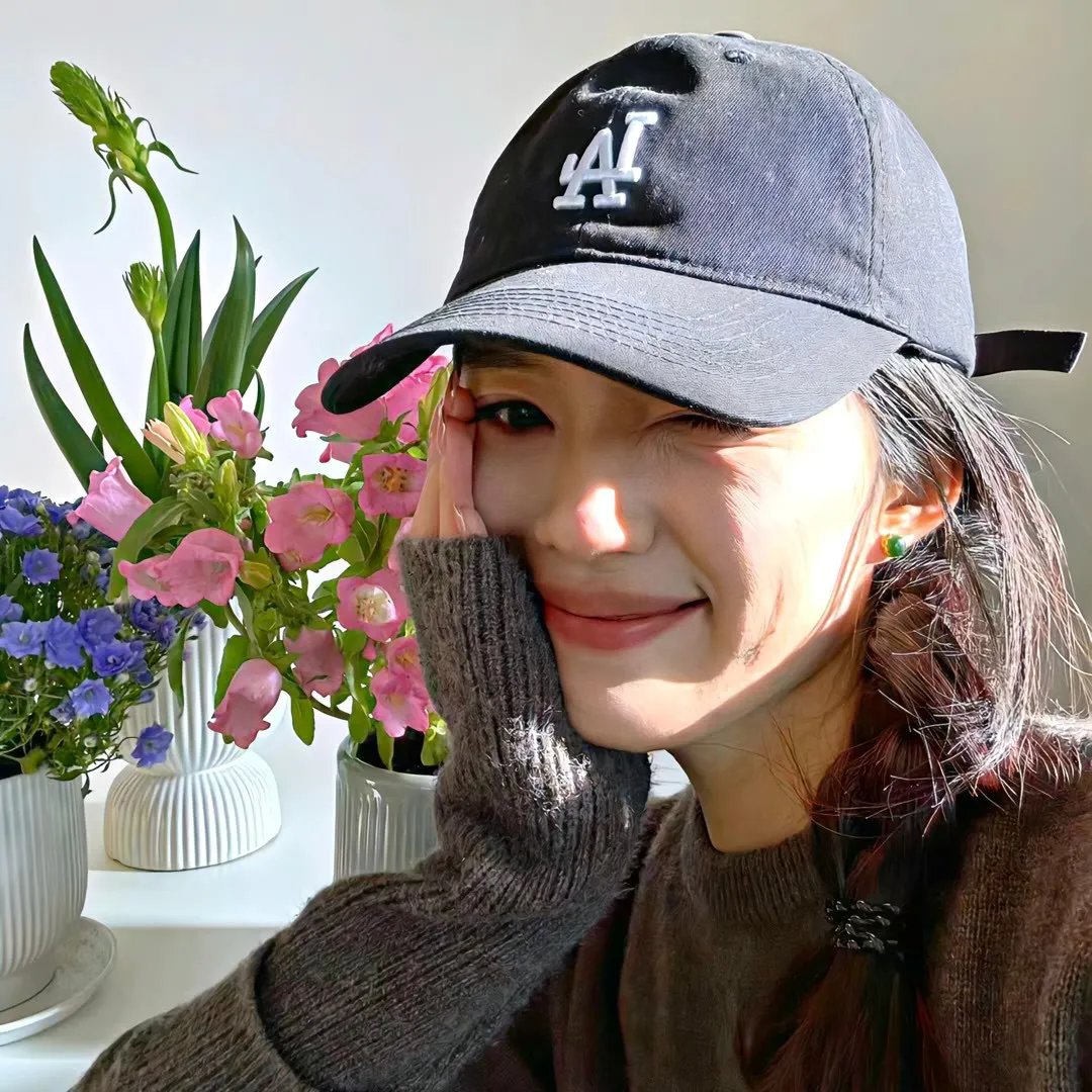 爱长颈鹿的女人封面
